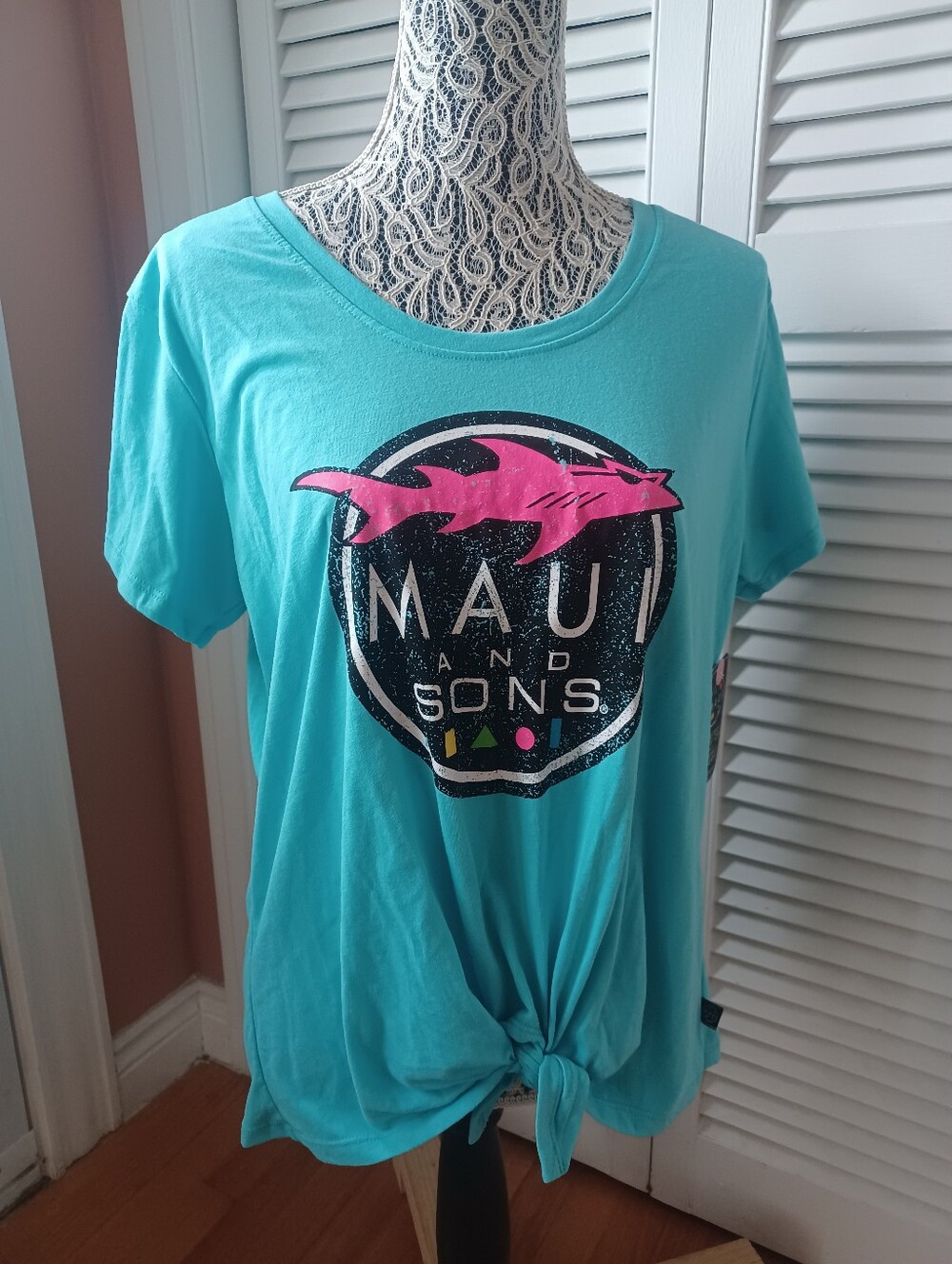 MAUI AND SONS Women's XXL Turquoise Graphic Logo T-shirt Knotted Front Summer